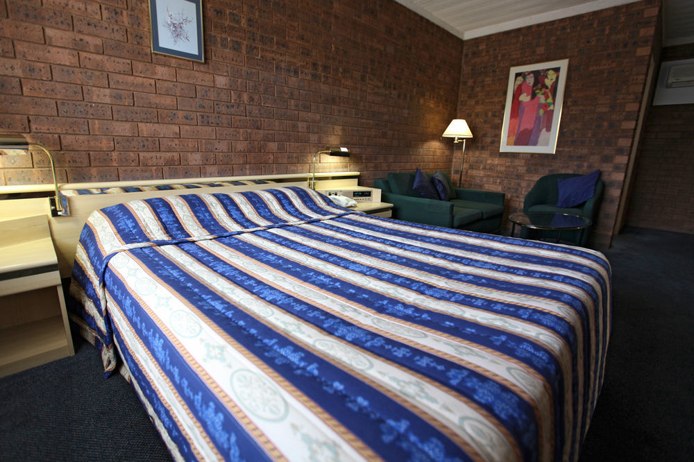Countryman Motor Inn Дабо Екстериор снимка