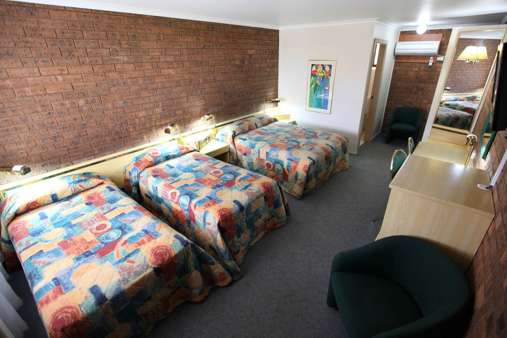 Countryman Motor Inn Дабо Екстериор снимка