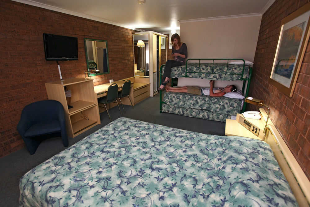 Countryman Motor Inn Дабо Екстериор снимка