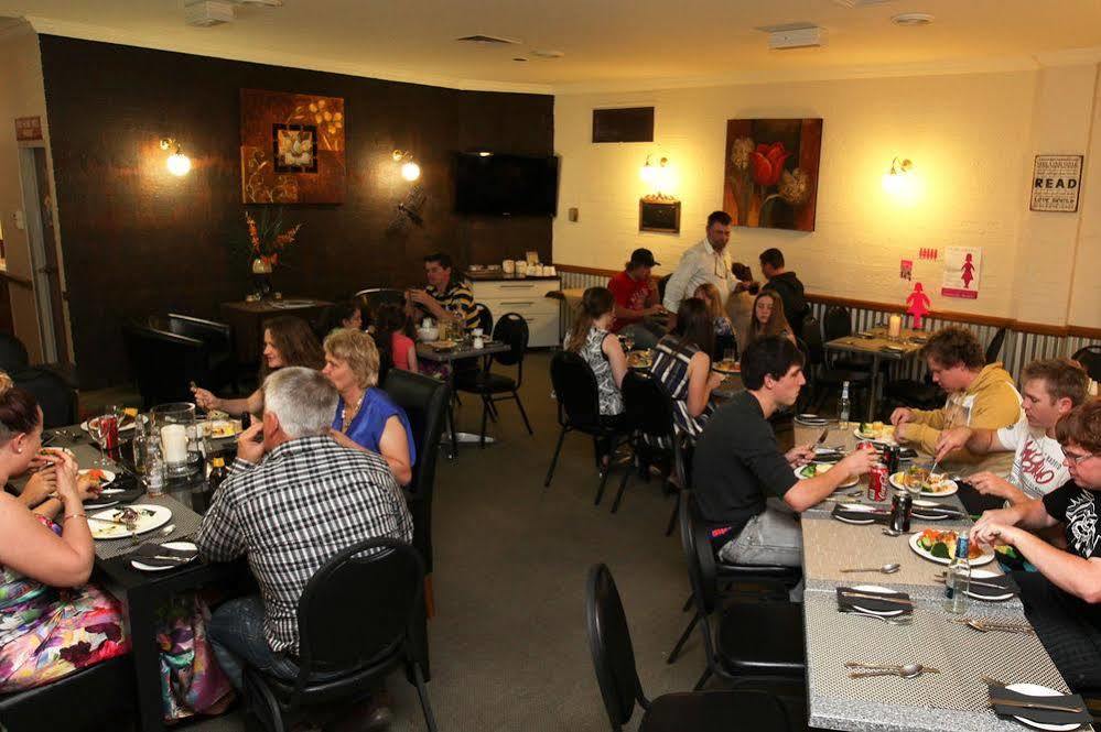 Countryman Motor Inn Дабо Екстериор снимка