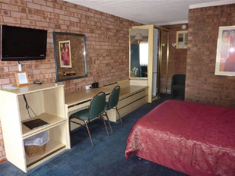 Countryman Motor Inn Дабо Екстериор снимка